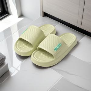 Chaussures de sport Yearning Woman abordables, motif flèche de Cupidon, en EVA, antidérapantes, amorties, respirantes, imperméables, pour intérieur/extérieur et salle de bain - Product Image 4