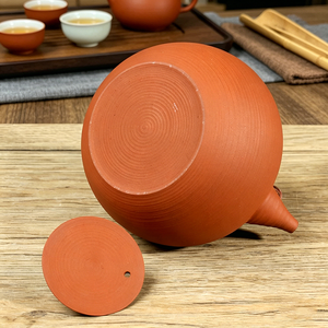 Théière artisanale en argile rouge de 500 ml, compatible flamme directe, avec poignée en rotin tressé, pour le chauffage de l'eau et le service traditionnel du thé - Product Image 6