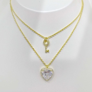 Collares de latón chapados en oro vintage, delicados y elegantes, con colgante de perla minimalista con corte baguette y diseño de mariposa para novias, para mujer. - Product Image 5