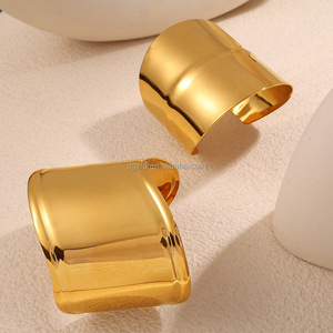 Brazalete Abierto Moderno Cleopatra, Elegante Brazalete Egipcio de Oro de 18K con PVD, Brazalete <span class=keywords><strong>Extra</strong></span> Grande con Textura Geométrica e Irregular - Product Image 3