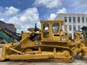 รถดันดินตีนตะขาบ CAT D7G มือสอง, ใบมีด S ขนาด 4.2 คิวบิกเมตร, พร้อมริปเปอร์ด้านหลัง, สภาพดี เหมาะสำหรับงานก่อสร้างเคลื่อนย้ายดินบนถนน - Product Image 1
