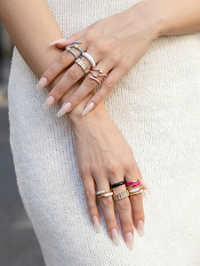 Bague en acier inoxydable plaqué or 18 carats avec émail, design minimaliste unique, bijoux de luxe pour femmes - Product Image 5