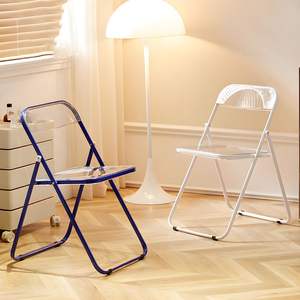 Chaise pliante moderne transparente en plastique avec pieds en métal – Meuble d'intérieur très prisé pour jardins, espaces extérieurs et zones commerciales - Product Image 6