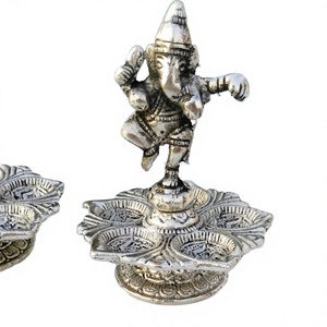Idole artisanale en métal du Dieu Ganesha avec lampe à huile multi-diya pour la décoration intérieure et la Puja - Product Image 4