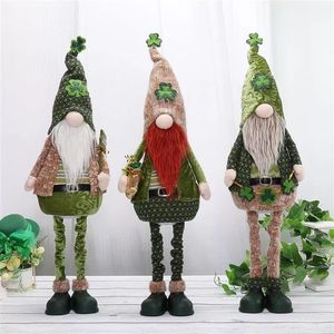 Juego de 3 Gnomos de Peluche Verdes Irlandeses con Luz Cálida y Trébol, para Regalo Festivo - Product Image 3