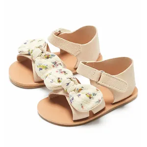 Sandales de marche antidérapantes en cuir suédé avec tige et semelle en cuir, chaussures d'été pour bébé fille