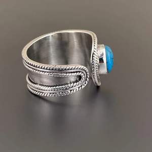 Anillo de Plata de Ley 925 Natural Hecho a Mano con Turquesa de Corte Ovalado, Estilo Clásico, Talla Ajustable, para Bodas y Fiestas - Product Image 4
