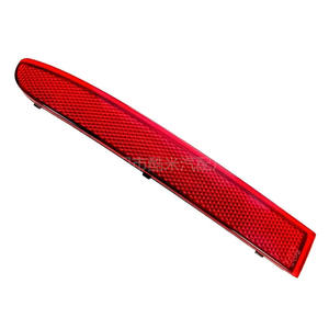 Reflector de Parachoques Trasero Danyang Kumi Auto Parts, Rojo Menisco Plano Convexo para Mercedes Benz W907 2019 2021 A9108204800 A9108204900 - Product Image 2