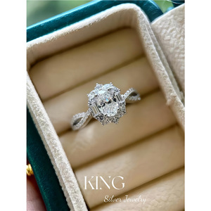 Anillo de diamantes ovalado King Silver Jewelry, anillo de compromiso de plata de ley 925 para mujer, acabado en oro blanco - Product Image 1