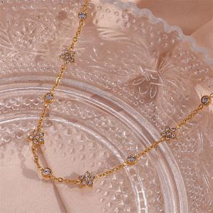 Vente chaude Exquis Clavicule Chaîne Bijoux Épissage Petite Fleur Circulaire Zircon Chaînes En Acier Inoxydable Plaqué Or Collier - Product Image 3