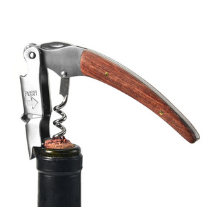 Sacacorchos clásico Yangjiang XR90578 de acero inoxidable con mango de madera, versátil sacacorchos plano para abrir cerveza y vino - Product Image 1