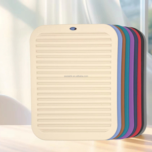 แผ่นรองกันลื่นซิลิโคนทนความร้อนสำหรับโต๊ะครัว สีพื้น มีร่องสำหรับเก็บและเสิร์ฟอาหาร - Product Image 5