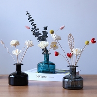 Diffuseur de parfum en verre noir mat de 100 ml pour aromathérapie et parfum d'ambiance, avec un design minimaliste élégant