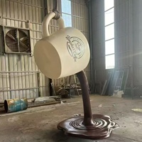 Sculpture d'art en acier inoxydable poli miroir 3D en forme de tasse de café flottante, design liquide, couleur et taille personnalisables pour la décoration de la maison et des cafés