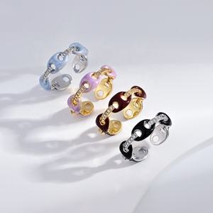 Anillos ajustables de plata de ley 925 al por mayor, personalizados para mujer, chapados en oro de 18k, con esmalte rojo y negro. - Product Image 1