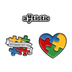 En gros, épingles et badges en métal à motifs de dessins animés, multicolores, en forme de puzzle, cœur et carré, accessoires en alliage - Product Image 1