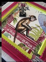Tapis de jeu antidérapant Pink Monkey Chinoiserie Mahjong avec motif de vase en porcelaine, feuille de palmier et bordure tropicale