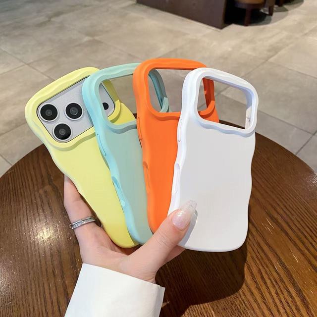 New Product Wavy Edge Liquid Silicone Soft Shell Bumper Shockproof Mobile Phone Case for iPhone 18 17 Pro Max Funda