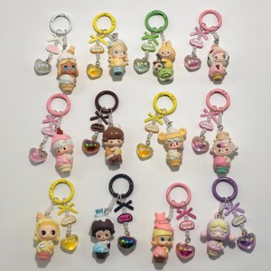 Muñeca Linda de la Serie Oficial de Helados con Corazón y Cordón Colgante Pequeño de 9 Pulgadas de Largo - Product Image 1