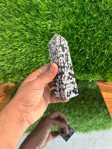 จุดคริสตัลหินธรรมชาติรูปเกล็ดหิมะอเมทิสต์ที่สง่างามสำหรับการทำความสะอาดพลังงานและความสมดุลทางจิตวิญญาณที่สร้างขึ้นแบบดั้งเดิม - Product Image 2