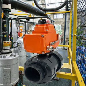 วาล์วบอลไฟฟ้า UPVC แบบมีมอเตอร์ สองทาง สามทาง พร้อมตัวกระตุ้นไฟฟ้า วาล์วบอลเกลียวยูเนี่ยนคู่ UPVC - Product Image 2