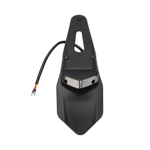 Luz Trasera LED Triangular Universal para Motocicleta, Luz de Freno, Luz de Matrícula - Product Image 4