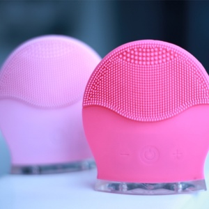 Brosse nettoyante faciale en silicone, mini appareil de beauté portable pour exfolier les points noirs et éliminer les peaux mortes - Product Image 1