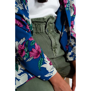 Vaqueros Mom con Cintura Elástica Tipo Bolsa de Papel en Color Caqui - Product Image 5