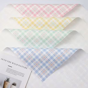 Papier d'emballage BOPP imperméable à l'eau de style coréen à carreaux bicolores, papier pour bouquet de fleurs et cadeaux, pour Noël - Product Image 6