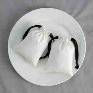 Pochette à bijoux écologique personnalisée 7*9cm en coton avec cordon de serrage, sac d'emballage textile uni pour flacons de parfum, couleur naturelle - Product Image 3