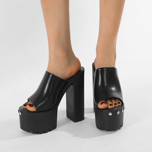 Nuevas Sandalias Negras de Plataforma Gruesa para Verano, Cómodas, Modernas, con Punta Abierta, Tacón Alto de 14CM, Tipo Mule, con Tachuelas, Fáciles de Poner - Product Image 3