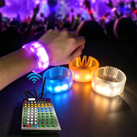 Bracelet LED RVB en silicone à changement de couleur, contrôlé par DMX, 4 pièces, à piles, pour Pâques, Nouvel An, Poisson d'avril - Vente en gros