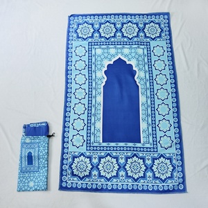 Tapis de prière musulman écologique DT1703 personnalisé avec flèche directionnelle vers <span class=keywords><strong>La</strong></span> <span class=keywords><strong>Mecque</strong></span> Tapis islamique au design antidérapant <span class=keywords><strong>pour</strong></span> le culte quotidien - Product Image 1