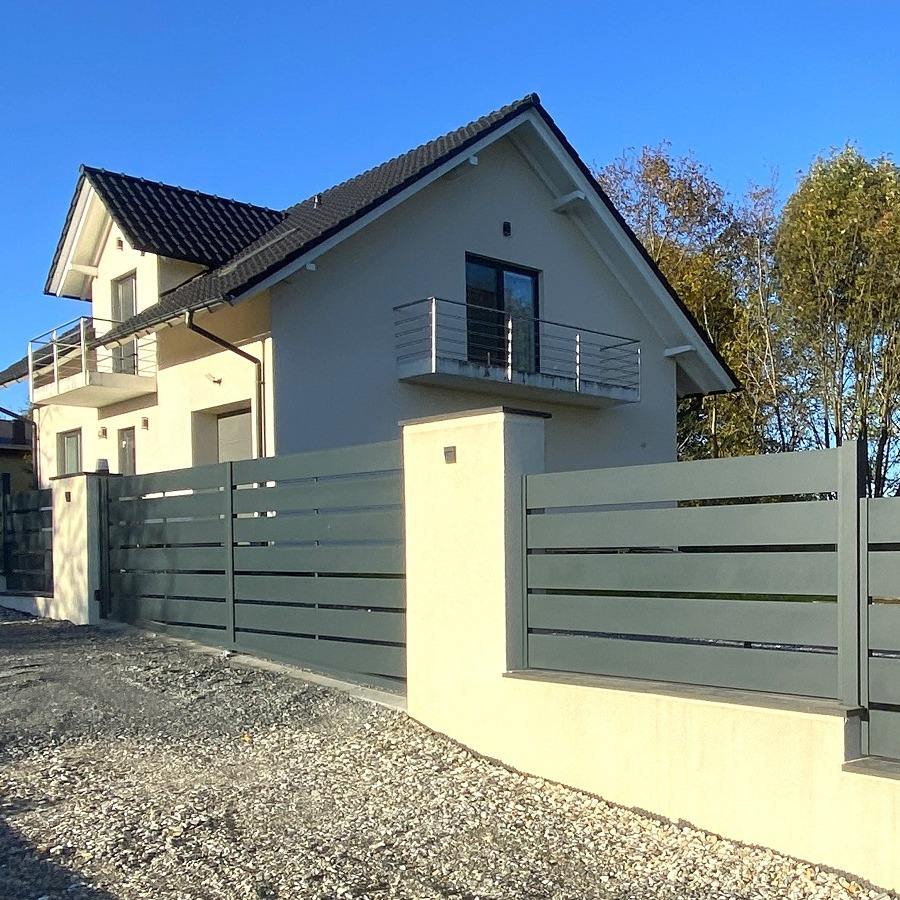 สีเทาเข้ม