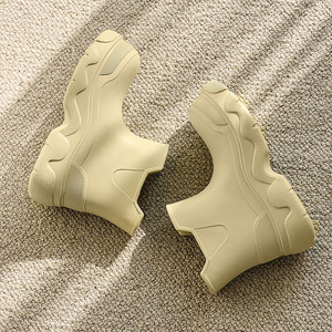Bottes de pluie pour femmes, basses, couleur unie, talon moyen 3-5 cm, antidérapantes, chaussures de travail, printemps-été 2024, tendance, moulées en une seule pièce - Product Image 1