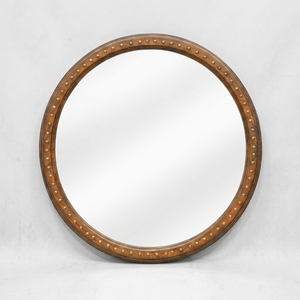 Miroir Art Déco à cadre rond en bois avec écran LED, clous décoratifs en laiton, fixation murale traditionnelle pour salon et salle de bain - Product Image 1