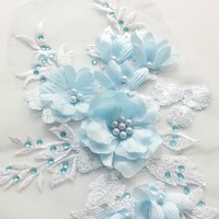 Applique de col en dentelle brodée à la main en usine, motif floral 3D rose, avec broderie tubulaire perlée et patchs de fleurs