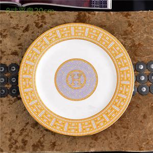 Vente en gros de coffrets cadeaux luxueux Mosaïque dorée Europe de l'Ouest Porcelaine osseuse Assiette Assiettes de mariage Ensemble de fête jetable - Product Image 4