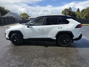 <span class=keywords><strong>Voiture</strong></span> d'<span class=keywords><strong>occasion</strong></span> en parfait état <span class=keywords><strong>Toyota</strong></span> <span class=keywords><strong>RAV4</strong></span> XSE 2.5P HV ECVT AWD SUV/5D/5S 2025 – SUV intelligent et sûr, prêt à être expédié - Product Image 5