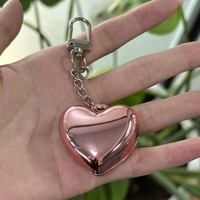 Porte-clés tendance en forme de cœur avec palette de fards à paupières, miroir de maquillage intégré, petit sac de rangement cosmétique de voyage, breloque et cadeaux