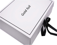 Boîte cadeau rigide en carton blanc de luxe avec logo personnalisé, fermeture magnétique, pelliculage mat, gaufrage, emballage pliable écologique