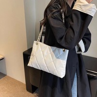 Tas Bahu Wanita Berlapis Kulit PU Lembut dengan Tali Rantai, Tas Hobo Kapasitas Besar, Tas Selempang Ketiak