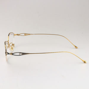 Vente en gros de montures de lunettes de protection universelles légères en titane de qualité supérieure à la mode et à la mode lunettes de luxe - Product Image 3