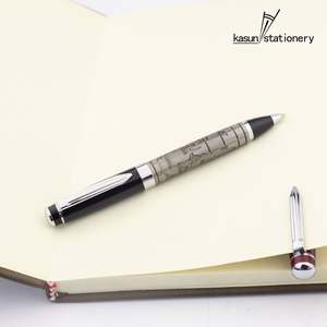 Bolígrafo Retro de Lujo con Diseño Innovador y Único, de Metal Bronce con Mapa del Mundo y Acabado Resistente a la Corrosión Química - Product Image 3