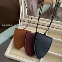 Étui à lunettes de soleil en cuir PU tendance avec cordon de cou, support de rangement léger et portable pour lunettes, idéal pour une utilisation quotidienne en extérieur