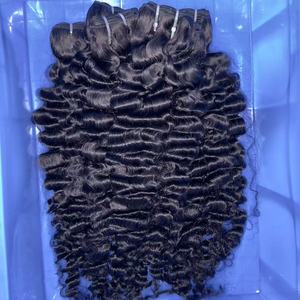 Prix d'usine de vente en gros Paquets de cheveux bouclés Mèche de cheveux humains vierges brésiliens Remy Mèche de <span class=keywords><strong>tissage</strong></span> Extension de cheveux en gros - Product Image 1