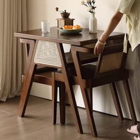 Ensemble table et chaises de salle à manger en bois massif haut de gamme OEM personnalisé, table basse carrée de style nouveau avec siège en rotin, mobilier d'extérieur