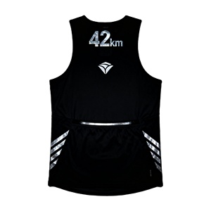 No corras solo la carrera, hazte con ella. Experimente la comodidad y el estilo de nuestro Chaleco de maratón de impresión personalizada diseñado para corredores - Product Image 6