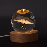 Lampe de table personnalisée sculptée en 3D à l'intérieur de cristal étoile Saturne blanc chaud socle en bois cadeau pour enfants décor de chambre veilleuse LED