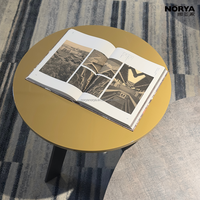 Table basse ronde moderne NORYA avec plateau brillant et base noire pour le mobilier de salon